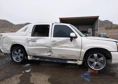 2003 Cadillac Escalade Ext Standard z USA, uszkodzony, nr VIN 3GYEK63N63G235863